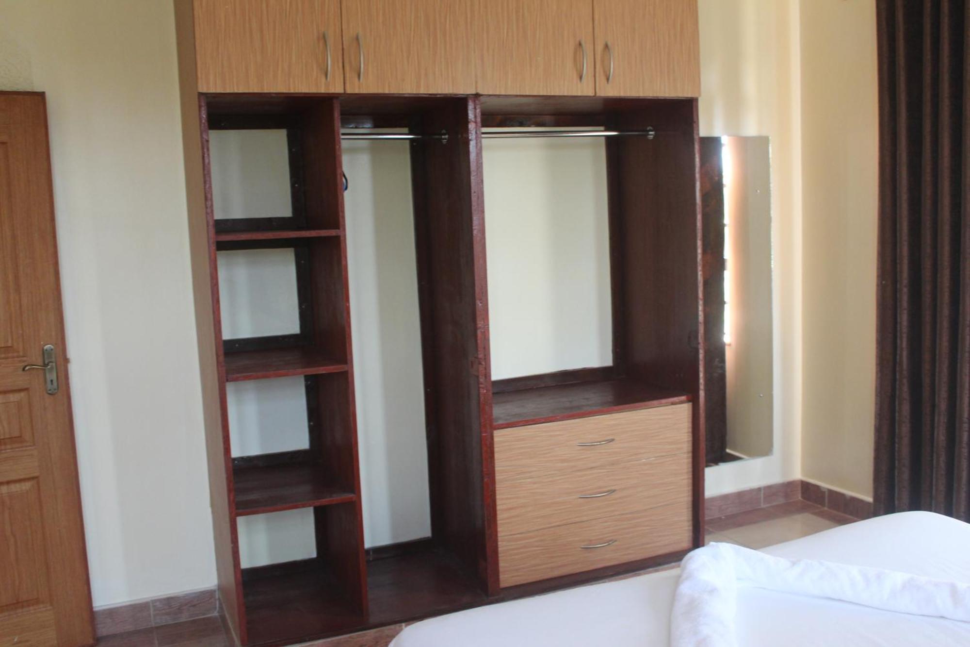 Eshborns House - Near Jomo Kenyatta International Airport And Sgr With Shuttle Services Syokimau Ngoại thất bức ảnh