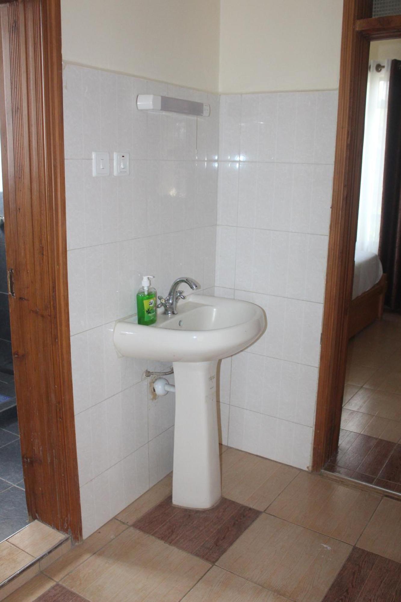 Eshborns House - Near Jomo Kenyatta International Airport And Sgr With Shuttle Services Syokimau Ngoại thất bức ảnh